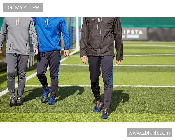 足球明星冬季时尚穿搭揭秘让你了解他们的保暖与风格选择